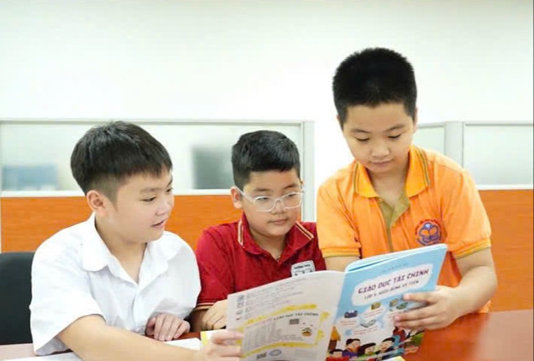 Loạt tỉnh chi hàng chục tỷ đồng miễn phí sách giáo khoa trước lộ trình 3 năm - Ảnh 1.