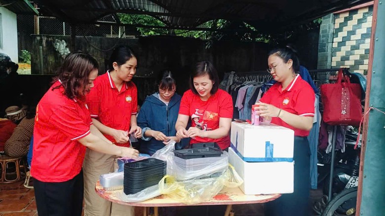 Tình người nơi rốn lũ Mường Than - Ảnh 14.