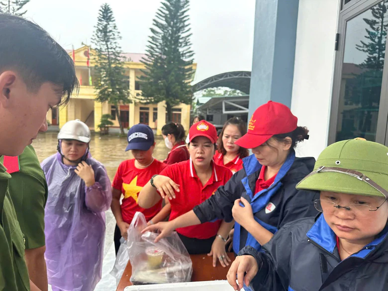 Tình người nơi rốn lũ Mường Than - Ảnh 16.