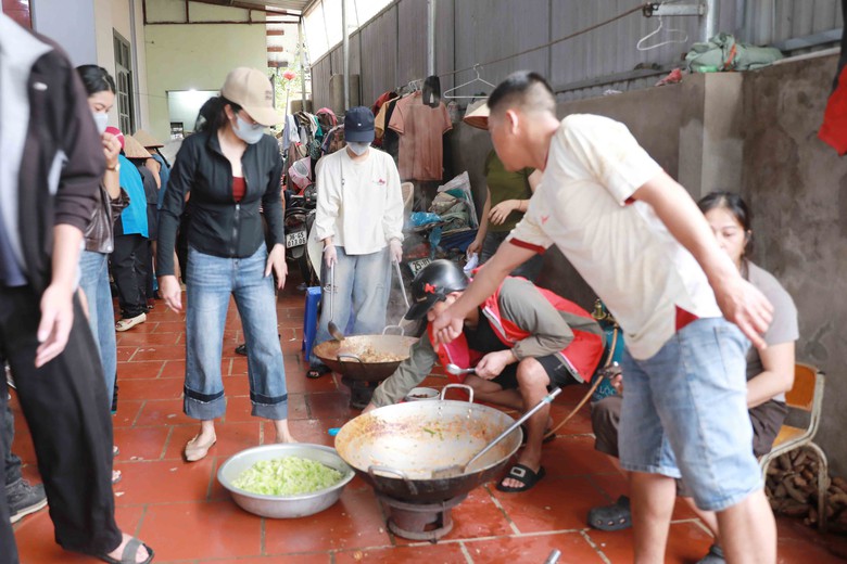 Tình người nơi rốn lũ Mường Than - Ảnh 4.