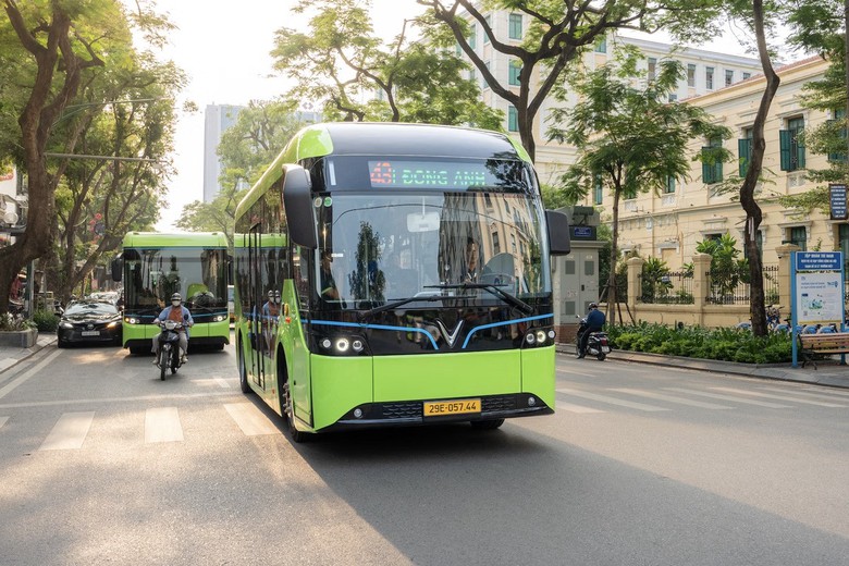 Hà Nội triển khai chính sách phát triển vận tải, hạn chế phương tiện cá nhân vào trung tâm - Ảnh 1.