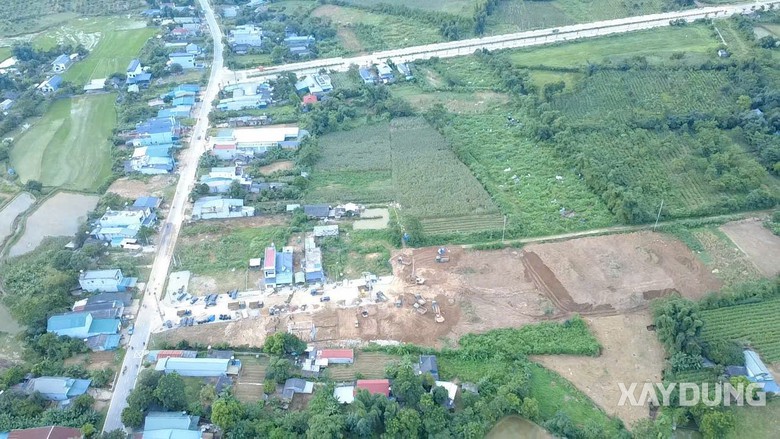 Những ngôi nhà mới khu tái định cư cho người dân Mường Thang đang thành hình? - Ảnh 1.