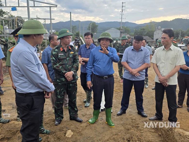 Những ngôi nhà mới khu tái định cư cho người dân Mường Thang đang thành hình? - Ảnh 18.