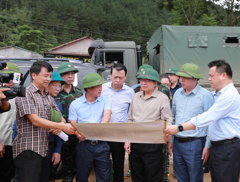 Phó Thủ tướng Chính phủ Hồ Quốc Dũng kiểm tra, chỉ đạo khắc phục hậu quả mưa lũ tại Lai Châu - Ảnh 6.