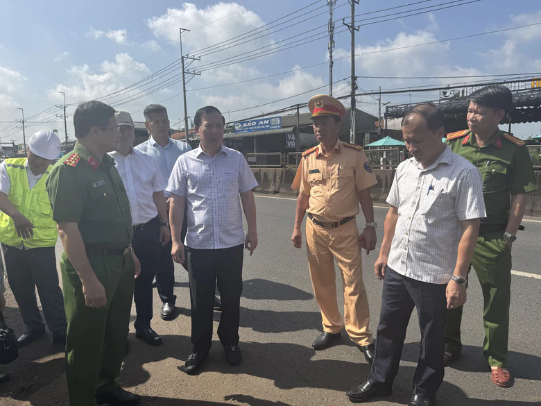 Vụ ch&aacute;y xe 7 người chết: T&agrave;i xế &acirc;m t&iacute;nh với ma t&uacute;y, buồn ngủ n&ecirc;n t&ocirc;ng v&agrave;o taluy - Ảnh 2.