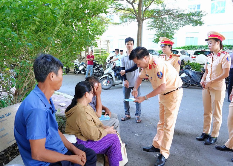 Khởi tố vụ án, tạm giữ tài xế vụ cháy xe khách trên QL1 khiến 7 người tử vong - Ảnh 2.