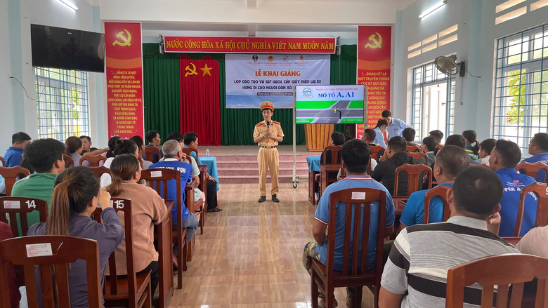 Gia Lai: Hỗ trợ miễn ph&iacute; cho hơn 700 người ngh&egrave;o đ&agrave;o tạo GPLX - Ảnh 1.