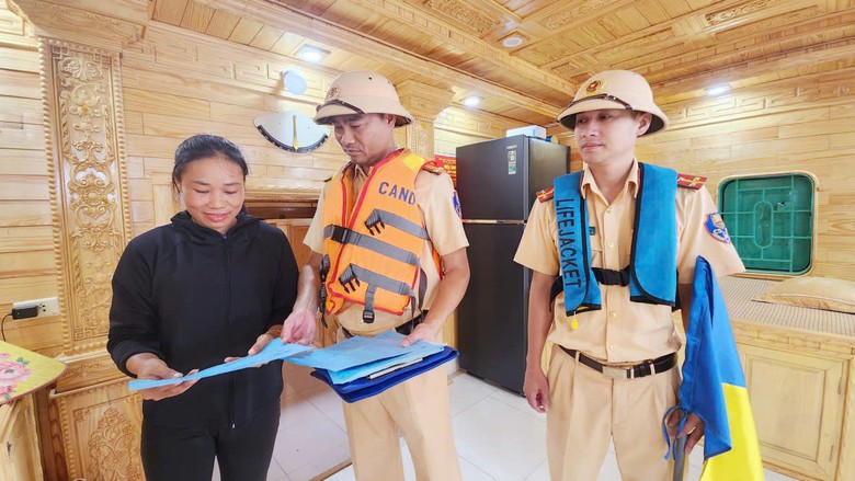 Ph&uacute; Thọ: Đội Cảnh s&aacute;t đường thủy số 2 tăng cường bảo đảm ATGT đường thủy trước m&ugrave;a mưa b&atilde;o - Ảnh 2.