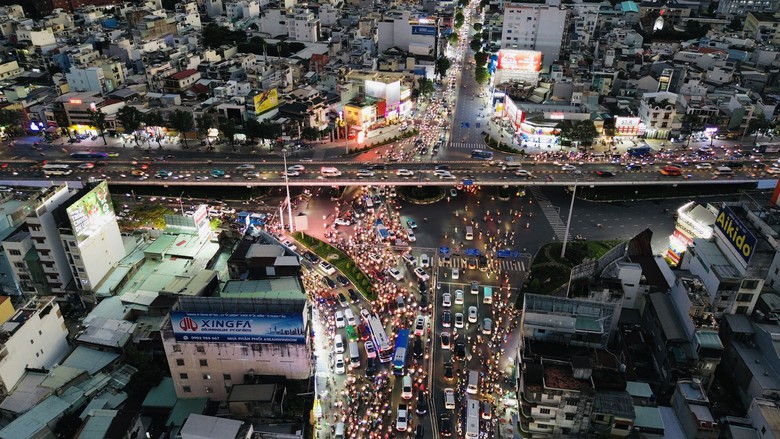 TP.HCM tính xây thêm cầu vượt thép, gỡ "điểm nghẽn" giao thông tại nhiều nút giao lớn - Ảnh 4.