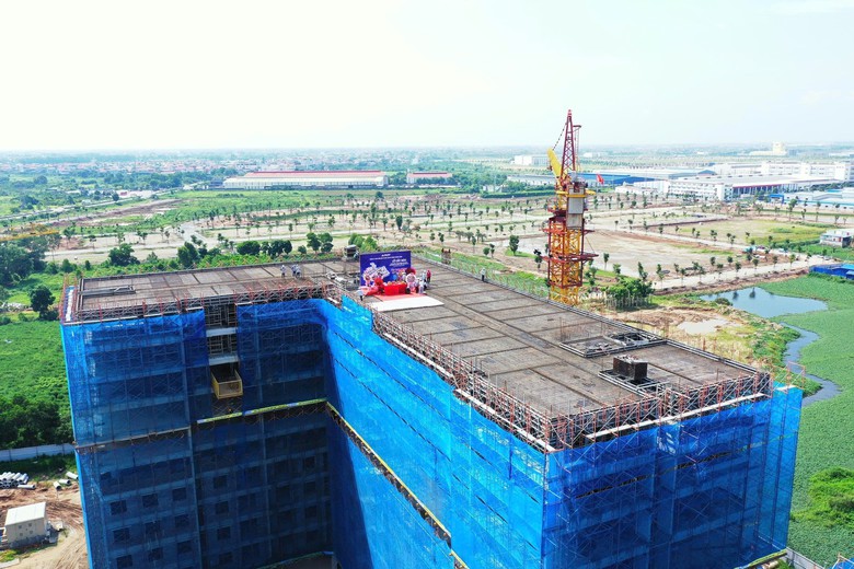 Tập đoàn Hòa Phát tổ chức lễ cất nóc công trình hơn 800 căn hộ nhà ở xã hội KCN Yên Mỹ II - Ảnh 2.