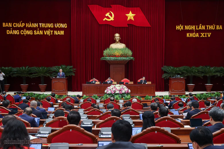 Th&ocirc;ng c&aacute;o b&aacute;o ch&iacute; ng&agrave;y l&agrave;m việc thứ ba của Hội nghị Trung ương 3 - Ảnh 1.