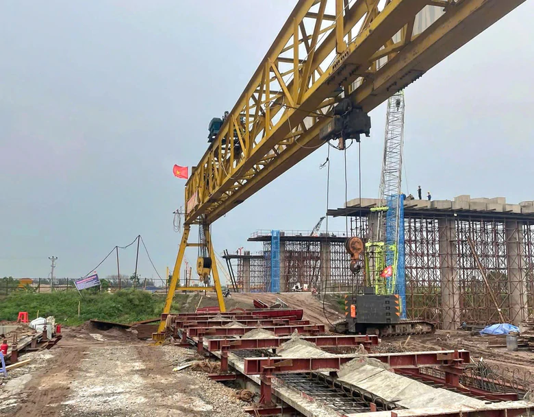 Nguy cơ ngừng trệ thi công đoạn tuyến PPP cao tốc Ninh Bình - Hải Phòng vì thiếu cát - Ảnh 1.