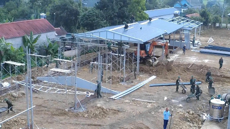 Nơi bộ đội dựng lại những m&aacute;i nh&agrave; v&agrave; thắp lại niềm tin giữa t&acirc;m lũ Mường Than - Ảnh 7.