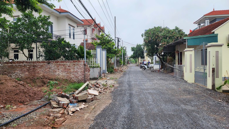 Hàng trăm hộ dân hiến đất mở rộng đường ở Hưng Yên - Ảnh 1.