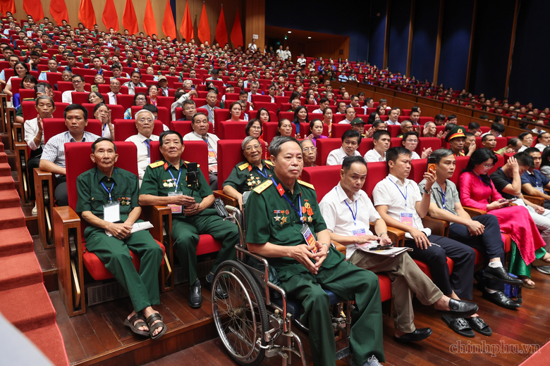Hội nghị tri &acirc;n người c&oacute; c&ocirc;ng to&agrave;n quốc: Khắc ghi những hy sinh v&igrave; Tổ quốc - Ảnh 4.