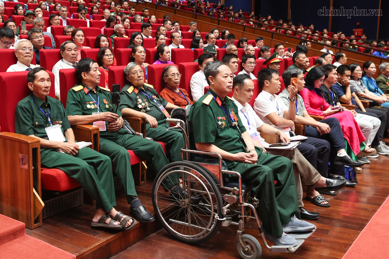Những h&igrave;nh ảnh x&uacute;c động tại Hội nghị tri &acirc;n người c&oacute; c&ocirc;ng với c&aacute;ch mạng to&agrave;n quốc năm 2026 - Ảnh 7.