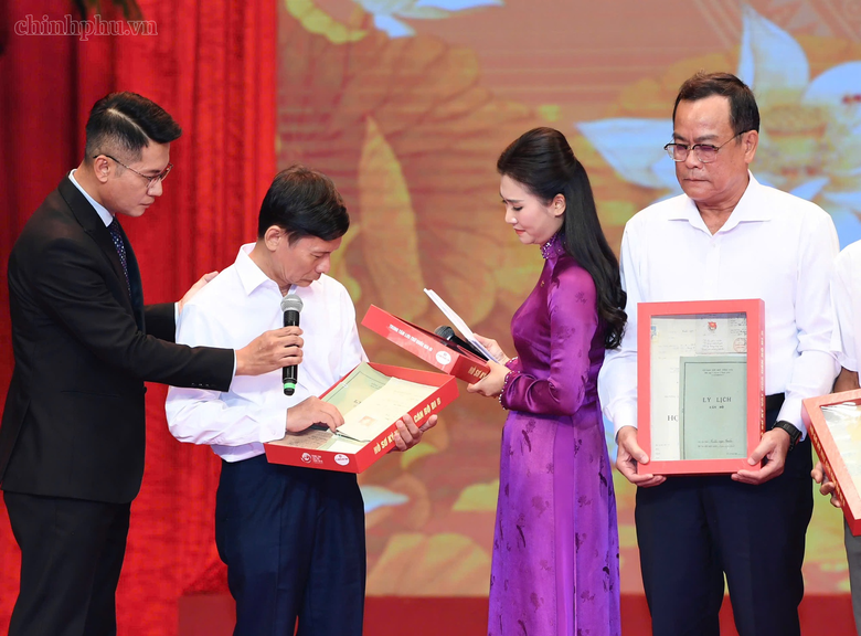 Những h&igrave;nh ảnh x&uacute;c động tại Hội nghị tri &acirc;n người c&oacute; c&ocirc;ng với c&aacute;ch mạng to&agrave;n quốc năm 2026 - Ảnh 11.