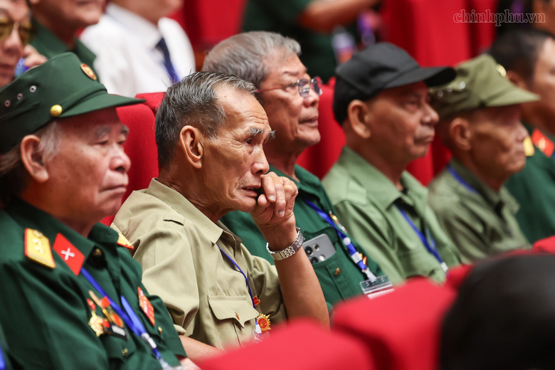 Những h&igrave;nh ảnh x&uacute;c động tại Hội nghị tri &acirc;n người c&oacute; c&ocirc;ng với c&aacute;ch mạng to&agrave;n quốc năm 2026 - Ảnh 12.