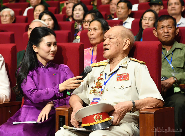 Những h&igrave;nh ảnh x&uacute;c động tại Hội nghị tri &acirc;n người c&oacute; c&ocirc;ng với c&aacute;ch mạng to&agrave;n quốc năm 2026 - Ảnh 16.