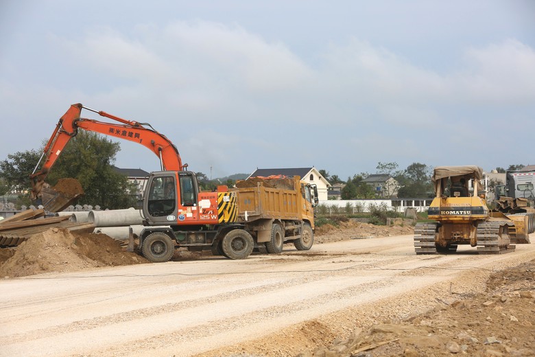 Thanh H&oacute;a phấn đấu tăng trưởng 2 con số trong 6 th&aacute;ng cuối năm - Ảnh 3.