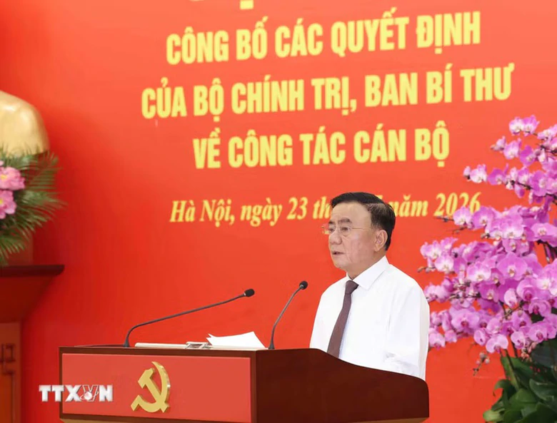 C&ocirc;ng bố c&aacute;c quyết định của Bộ Ch&iacute;nh trị, Ban B&iacute; thư về c&ocirc;ng t&aacute;c c&aacute;n bộ - Ảnh 2.
