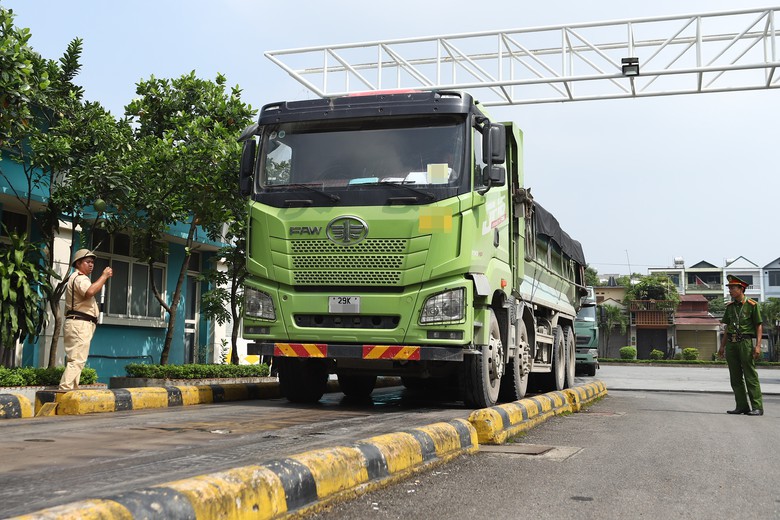 H&agrave; Nội: CSGT tuần tra - Ảnh 4.
