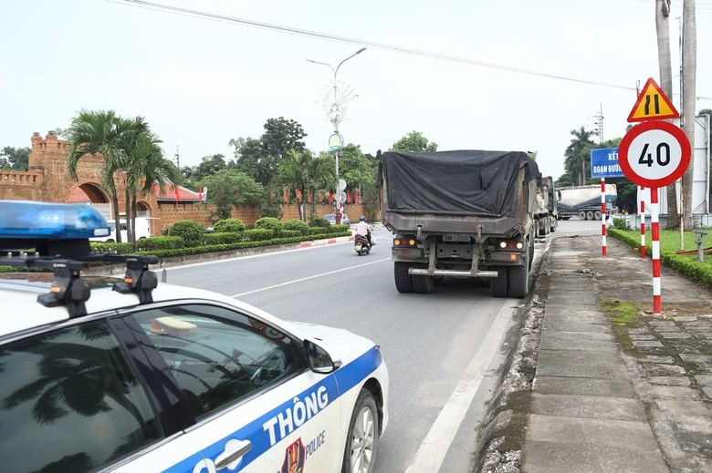 H&agrave; Nội: CSGT tuần tra - Ảnh 1.