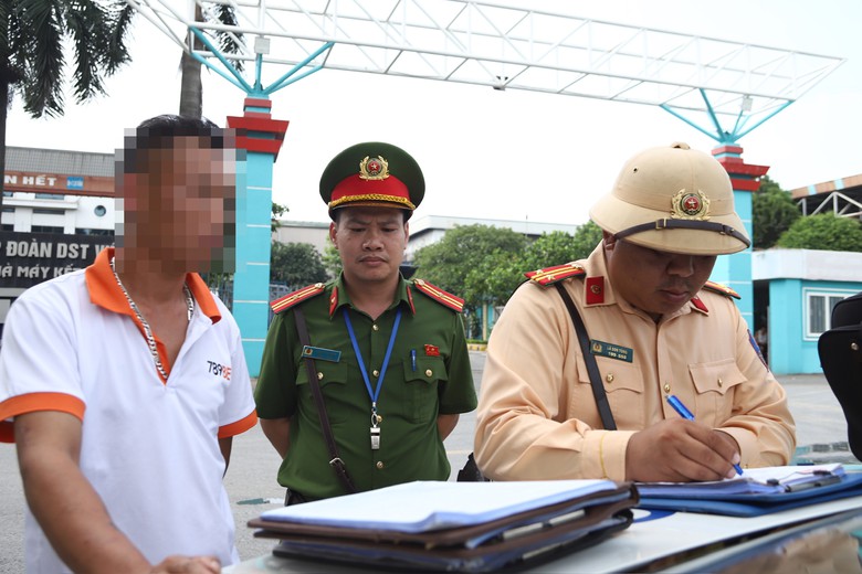 H&agrave; Nội: CSGT tuần tra - Ảnh 5.