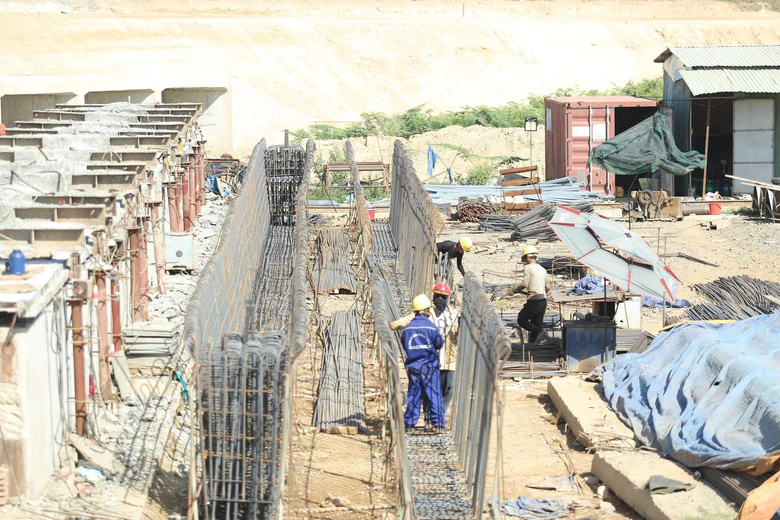 Thi c&ocirc;ng 3 ca, n&uacute;t giao QL14B với cao tốc Đ&agrave; Nẵng - Quảng Ng&atilde;i đ&atilde; đạt nửa chặng đường - Ảnh 2.