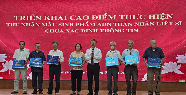 C&ocirc;ng an Kh&aacute;nh H&ograve;a triển khai cao điểm thu nhận mẫu ADN th&acirc;n nh&acirc;n liệt sĩ - Ảnh 2.
