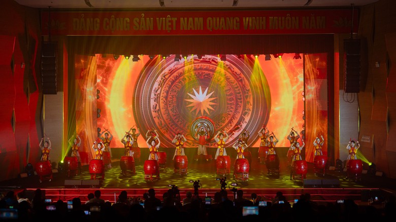 VICEM t&ocirc;n vinh gi&aacute; trị văn h&oacute;a doanh nghiệp qua Li&ecirc;n hoan nghệ thuật Xi măng 2026 - Ảnh 2.
