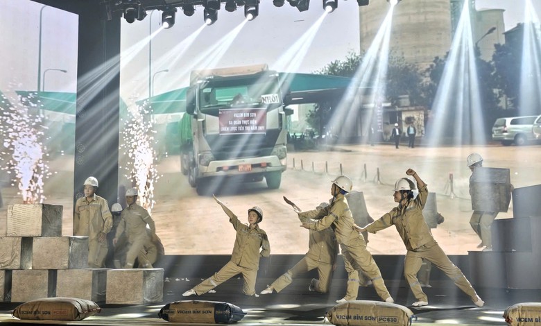 VICEM t&ocirc;n vinh gi&aacute; trị văn h&oacute;a doanh nghiệp qua Li&ecirc;n hoan nghệ thuật Xi măng 2026 - Ảnh 29.