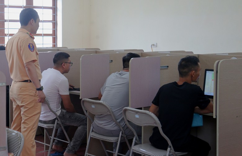 Nghệ An: Thiết thực v&agrave; giảm &aacute;p lực cho học vi&ecirc;n nhờ quy định mới trong s&aacute;t hạch l&aacute;i xe - Ảnh 1.