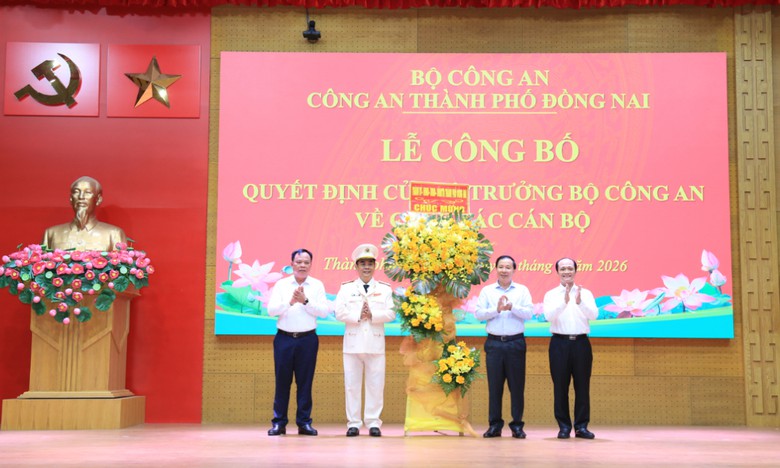 T&acirc;n Ph&oacute; Gi&aacute;m đốc C&ocirc;ng an TP Đồng Nai được biệt ph&aacute;i đến Ban QLDA đầu tư x&acirc;y dựng - Ảnh 2.