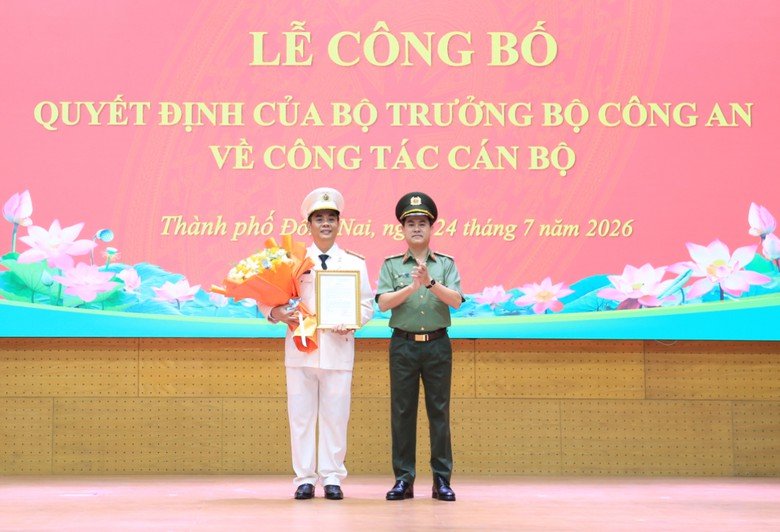 T&acirc;n Ph&oacute; Gi&aacute;m đốc C&ocirc;ng an TP Đồng Nai được biệt ph&aacute;i đến Ban QLDA đầu tư x&acirc;y dựng - Ảnh 1.