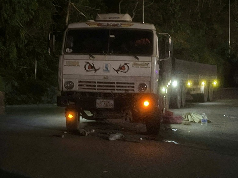 Hai vụ tai nạn li&ecirc;n tiếp ở Vũng &Aacute;ng khiến 2 người tử vong - Ảnh 2.