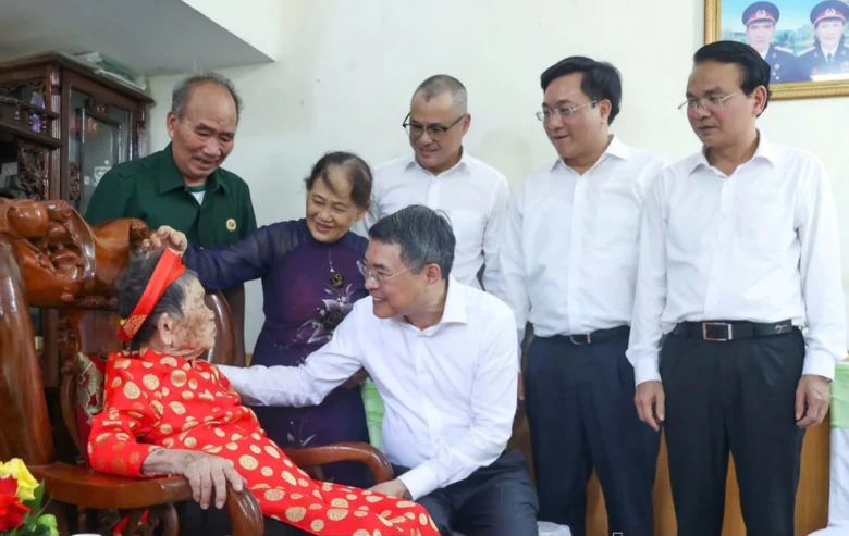 Ph&uacute; Thọ triển khai nhiều hoạt động tri &acirc;n người c&oacute; c&ocirc;ng dịp 27/7 - Ảnh 1.