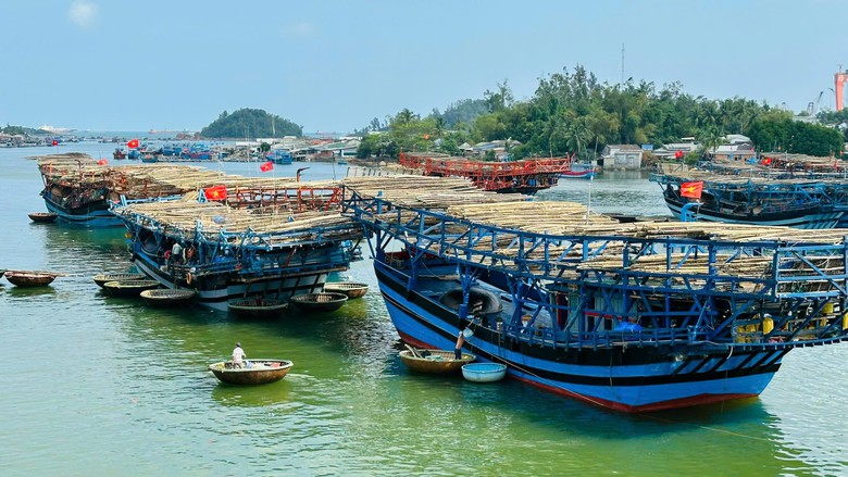 Ch&igrave;m t&agrave;u c&aacute; giữa biển, 3 ngư d&acirc;n mất t&iacute;ch - Ảnh 2.