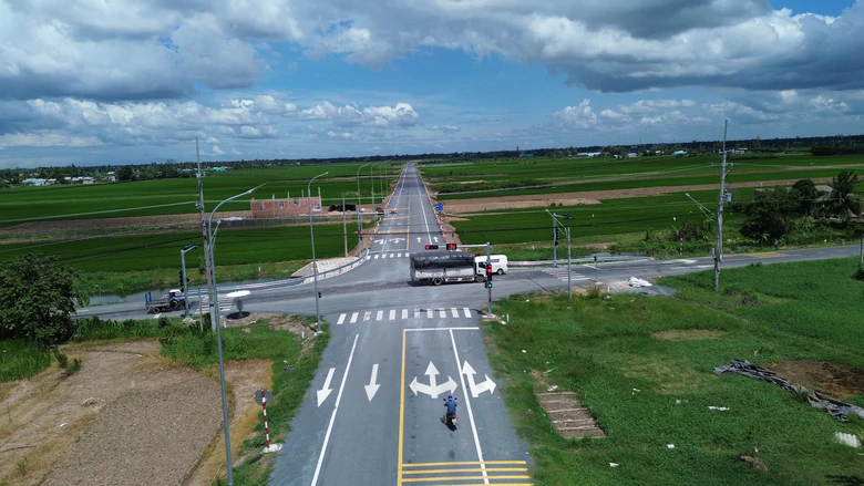 Đồng Th&aacute;p: Th&ocirc;ng xe 15km đường tỉnh ĐT864, ven s&ocirc;ng Tiền - Ảnh 1.