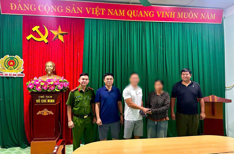 Phú Thọ: Công an xã Đại Đồng hỗ trợ người dân nhận lại hơn 2 tỷ đồng chuyển nhầm - Ảnh 1.