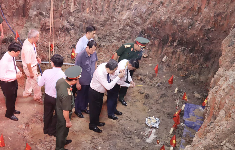 L&atilde;nh đạo Đảng, Nh&agrave; nước d&acirc;ng hương tri &acirc;n c&aacute;c Anh h&ugrave;ng liệt sĩ tại C&ocirc;ng vi&ecirc;n L&ecirc; Thị Ri&ecirc;ng - Ảnh 3.