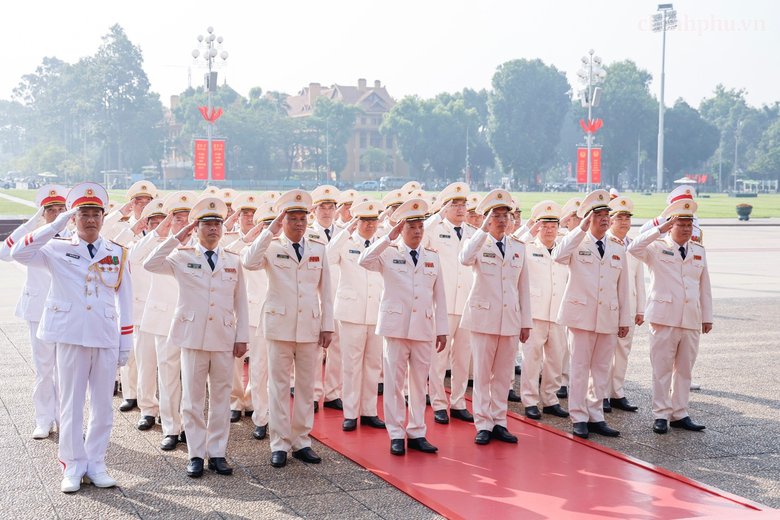 L&atilde;nh đạo Đảng, Nh&agrave; nước tưởng niệm c&aacute;c Anh h&ugrave;ng liệt sĩ v&agrave; viếng Chủ tịch Hồ Ch&iacute; Minh - Ảnh 9.