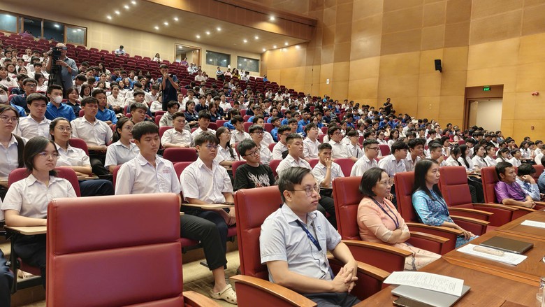 Gia Lai mở m&agrave;n h&agrave;nh tr&igrave;nh đưa c&ocirc;ng nghệ lượng tử đến gần c&ocirc;ng ch&uacute;ng - Ảnh 3.