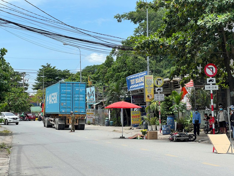 TP.HCM: Xe máy trượt ngã, nam thanh niên bị xe đầu kéo cán tử vong thương tâm - Ảnh 1.