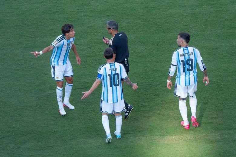 Trọng t&agrave;i bắt chung kết World Cup 2026 bất ngờ giải nghệ - Ảnh 1.