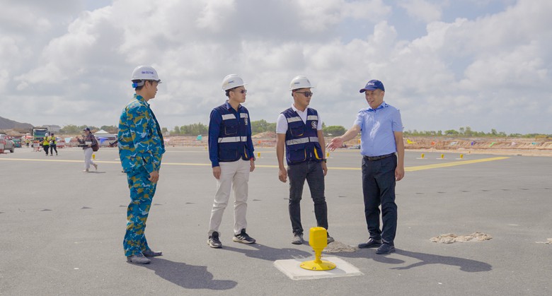 Thi c&ocirc;ng thần tốc, đường băng số 2 s&acirc;n bay Ph&uacute; Quốc sẵn s&agrave;ng đưa v&agrave;o khai th&aacute;c - Ảnh 1.