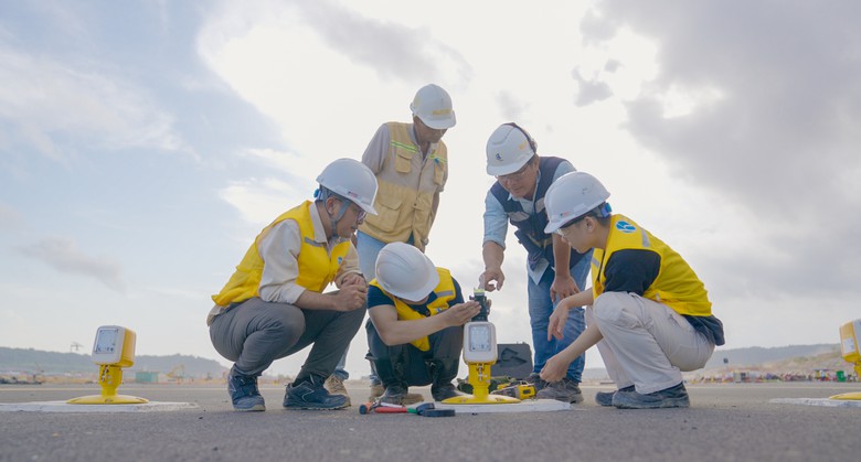 Thi c&ocirc;ng thần tốc, đường băng số 2 s&acirc;n bay Ph&uacute; Quốc sẵn s&agrave;ng đưa v&agrave;o khai th&aacute;c - Ảnh 2.