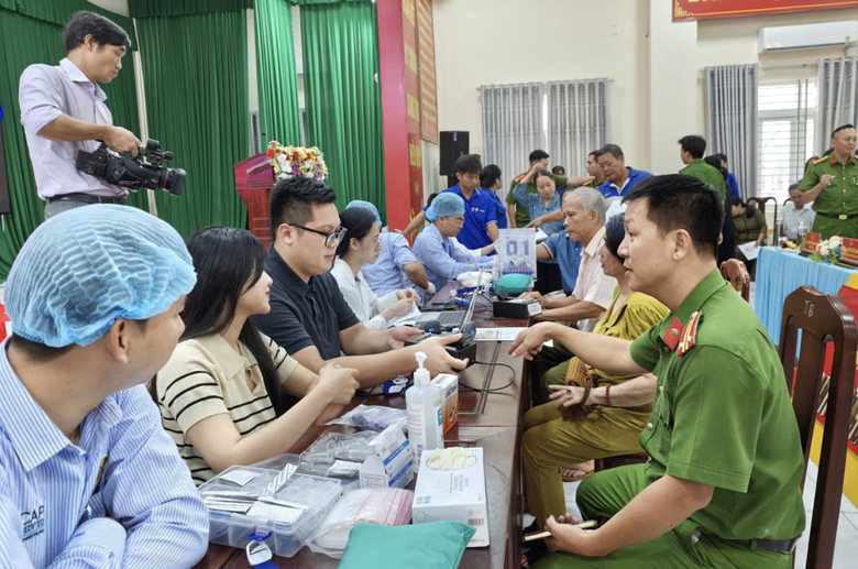 Đồng Nai thu nhận hơn 2.800 mẫu ADN thân nhân các Anh hùng liệt sĩ - Ảnh 1.