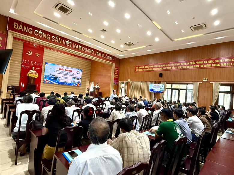 Tuy&ecirc;n truyền, phổ biến ph&aacute;p luật về vận tải v&agrave; an to&agrave;n đường thủy nội địa tại L&yacute; Sơn - Ảnh 1.