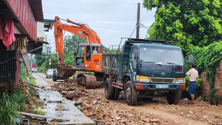 Kh&oacute; khăn thi c&ocirc;ng đường Qu&acirc;n B&aacute;o Bắc Ninh ảnh hưởng đến đời sống người d&acirc;n - Ảnh 6.